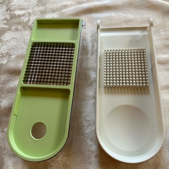 COPY - Progressive Vidalia chop wizard measures Aprox 10 1/2 by 4 1/2 - Picture 7 of 7